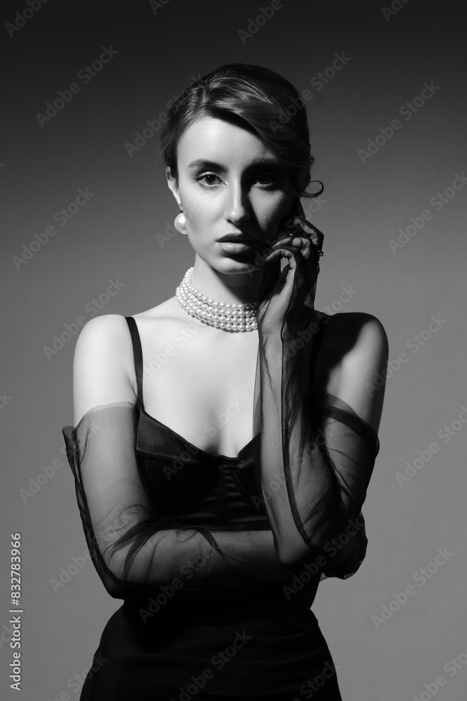 Fototapeta premium bare shoulders woman