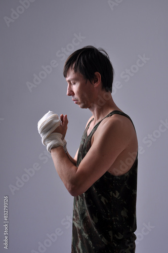 o lutador, homem com aptidão fisica treino de luta e artes marciais  photo