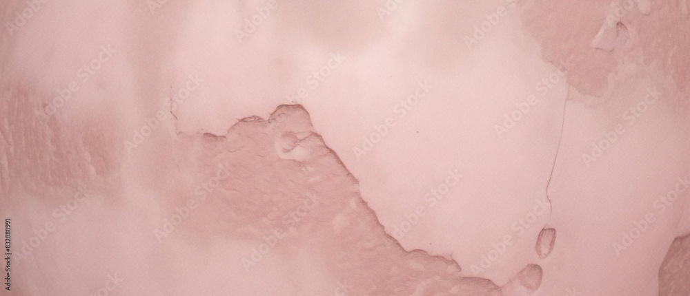 Fototapeta premium Un viejo grunge pintado con grietas y rayones, textura grunge rosa borrosa manchada, fondo de acuarela rosa con efecto de tinta rosa
