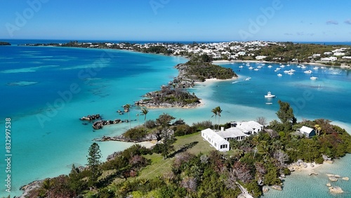Schilderij op canvas Hamilton, Bermuda - March 28, 2024: These pictures were taken using a dji 4 mini pro while on a boating excursion in the Ely's Harbor region of Hamilton Bermuda
