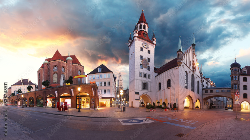 Fototapeta premium Germany - Munich - Marienplatz at dramatic sunset