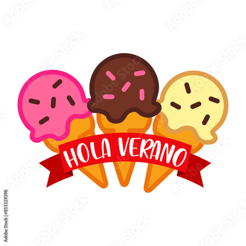 Logo ice cream. Grupo de bola de helado en cono de waffle sabores fresa, chocolate y vainilla con texto manuscrito Hola Verano en español en bandera de cinta