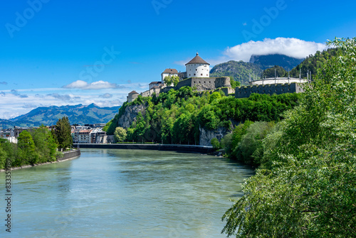 Urlaub in Kufstein, Tirol, Österreich: Die schöne Altstadt mit der beeindruckenden Festung, Burg Kufstein