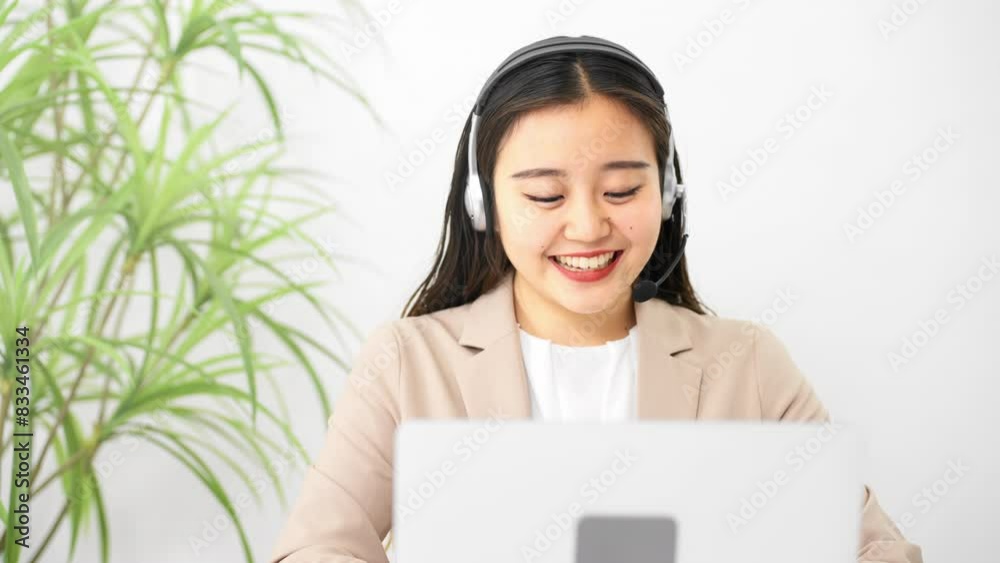 若い女性のオペレーター　ビジネスイメージ