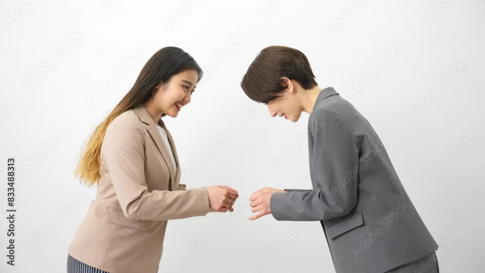 ビジネススーツを着た2人の女性 ビジネスイメージ ビジネススーツを着た2人の女性 ビジネスイメージ