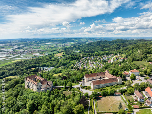 Luftbild vom Schloss Heiligenberg, eine Schlossanlage im Renaissance-Stil, dahinter die Gemeinde Heiligenberg photo