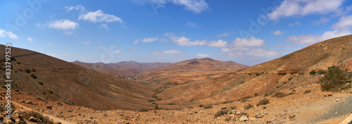 Panorama der Vulkanlandschaft auf der spanischen Kanaren Insel Fuerteventura 