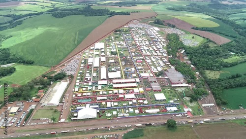 Drone Show Rural Cascavel. Drone Cascavel. Drone agronegócio. Imagem aérea de uma das maiores feiras do agronegócio no Brasil, show rural, no oeste do Paraná, em Cascavel.  photo