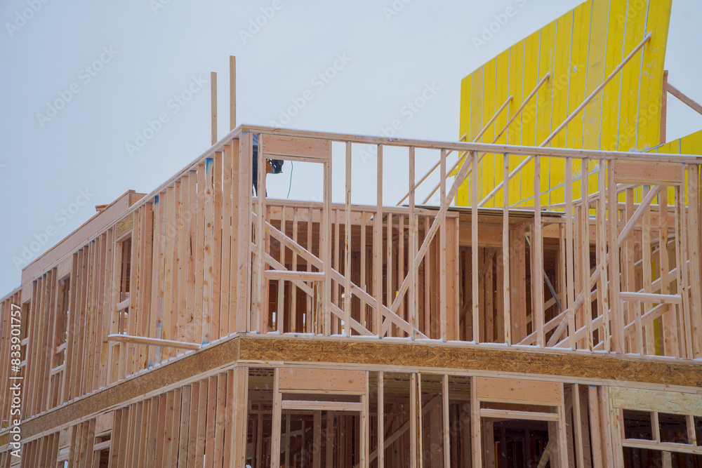 Obraz premium Newly constructed with unfinished house timber framing supports beam