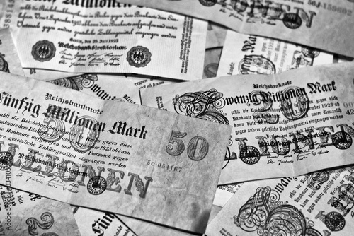 Tableau sur toile Historic Hyperinflation: German Banknotes of the Early 20th Century