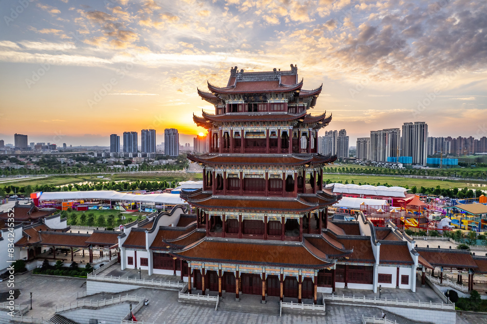 Fototapeta premium The sunset scenery of Wanlou in Xiangtan, China