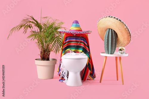 Toilet bowl with sombrero h...