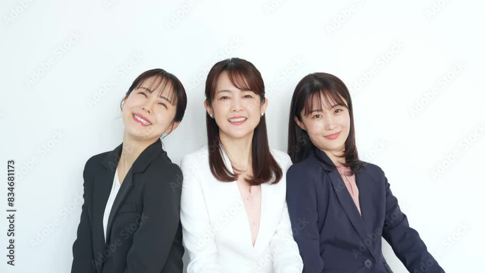 ビジネススーツを着た三人の女性 ビジネススーツを着た三人の女性