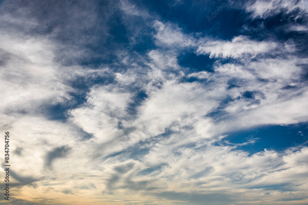 Obraz premium Beautiful clouds with a blue sky background.