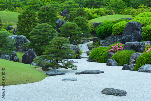 島根県足立美術館の絵画のような枯山水庭 © 欣也 原