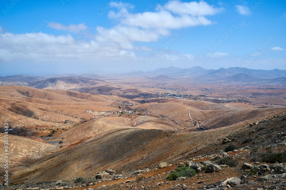 Obraz premium Vulkanlandschaft der kanarischen Insel Fuerteventura 