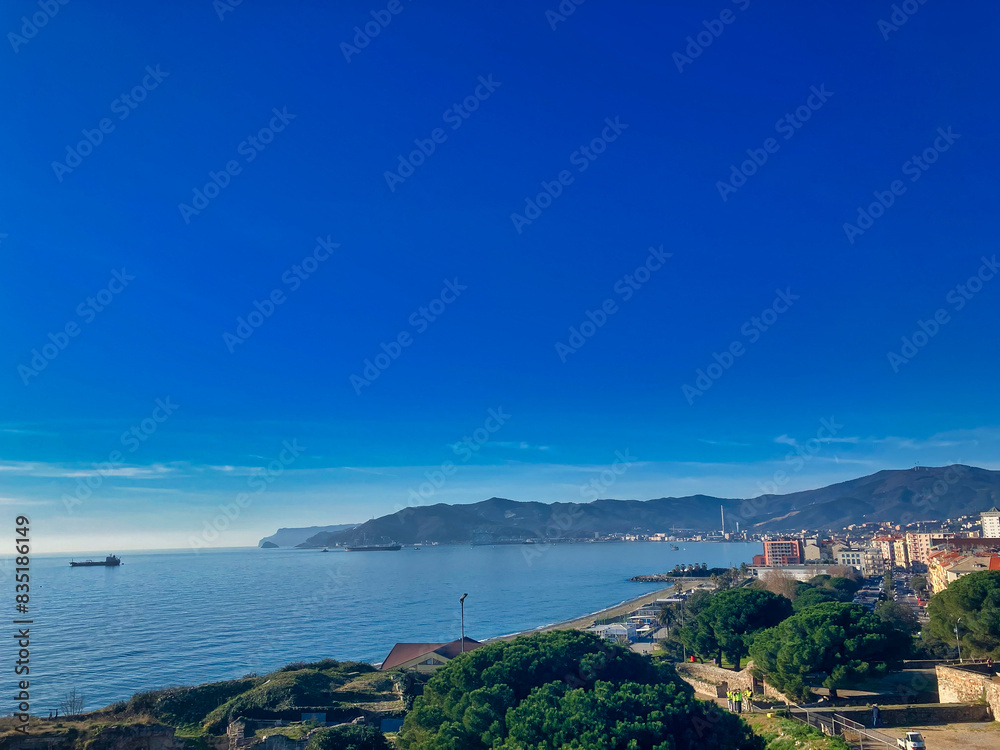 Obraz premium view of the sea from the sea