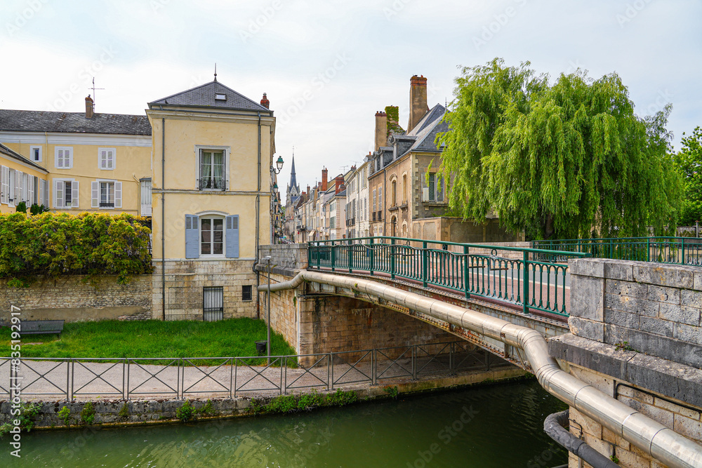 Fototapeta premium Bridge crossing the river Loing in Montargis aka 