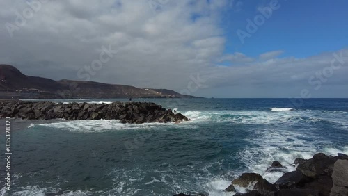 Küstenlinie von Gran Canaria mit starker Brandung