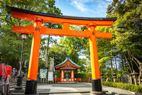 Fotografia fushimi inari taisha, fushimi inari, kyoto, torii, gates, vermilion, pathway, ja