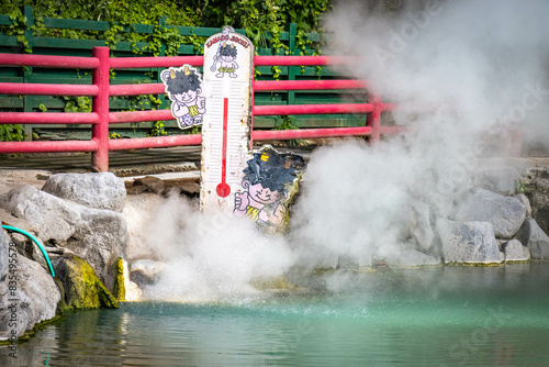 Foto kamado jigoku, 7 hells of beppu, jigoku, hot springs, kyushu, japan, cooking pot