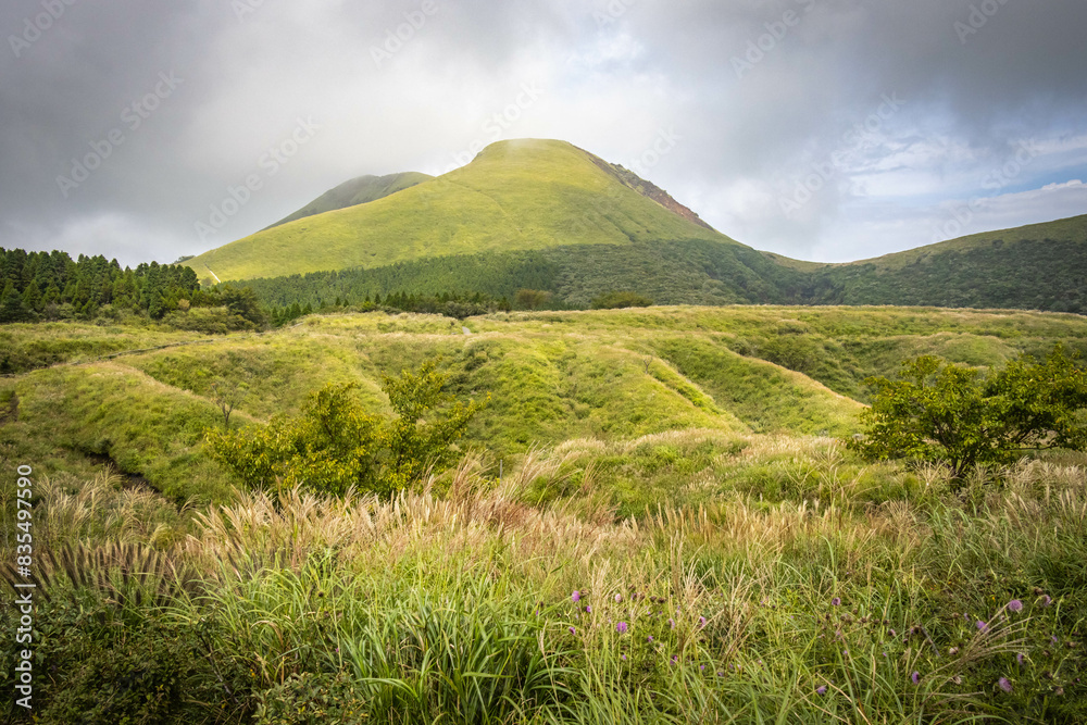 Fototapeta premium Mount Eboshi, Eboshidake Near Mount Aso, Kyushu, volcano, caldera, mountains, hike, trekking