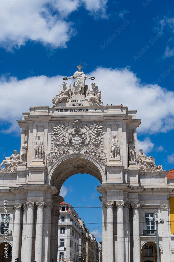 Obraz premium Rua Augusta Arch is a triumphal, historical building in Lisbon on Commerce Square, Portugal