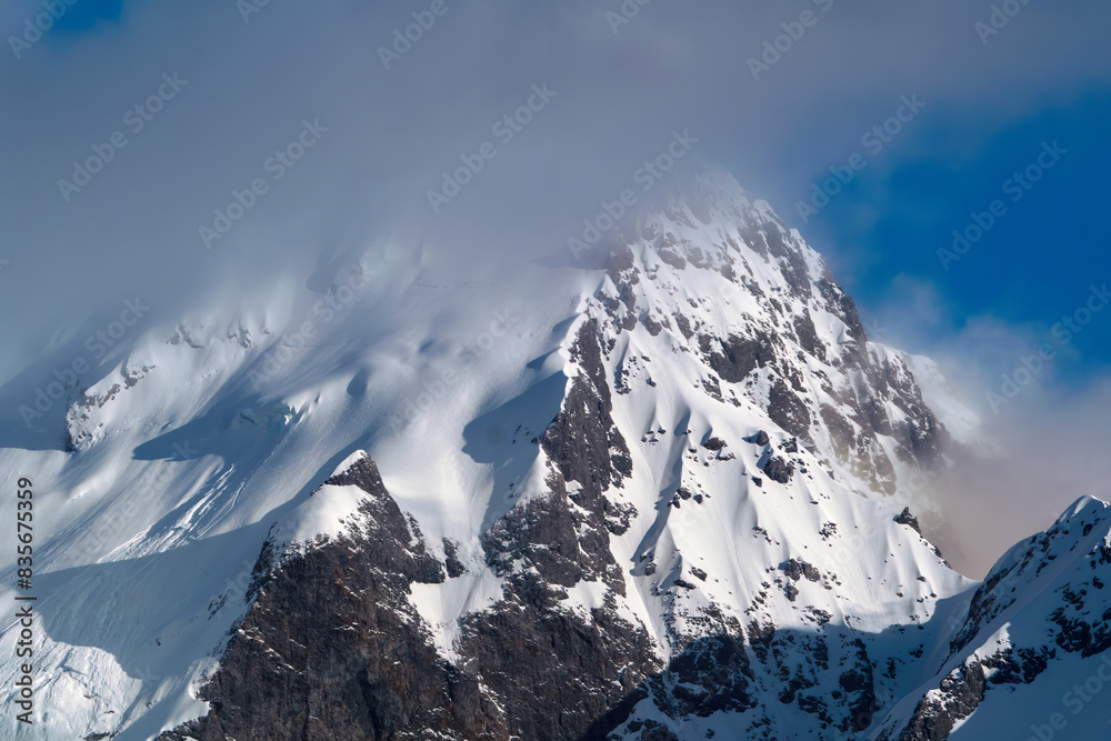Obraz premium Scenic landscape of Milford Sound fjords in New Zealand.