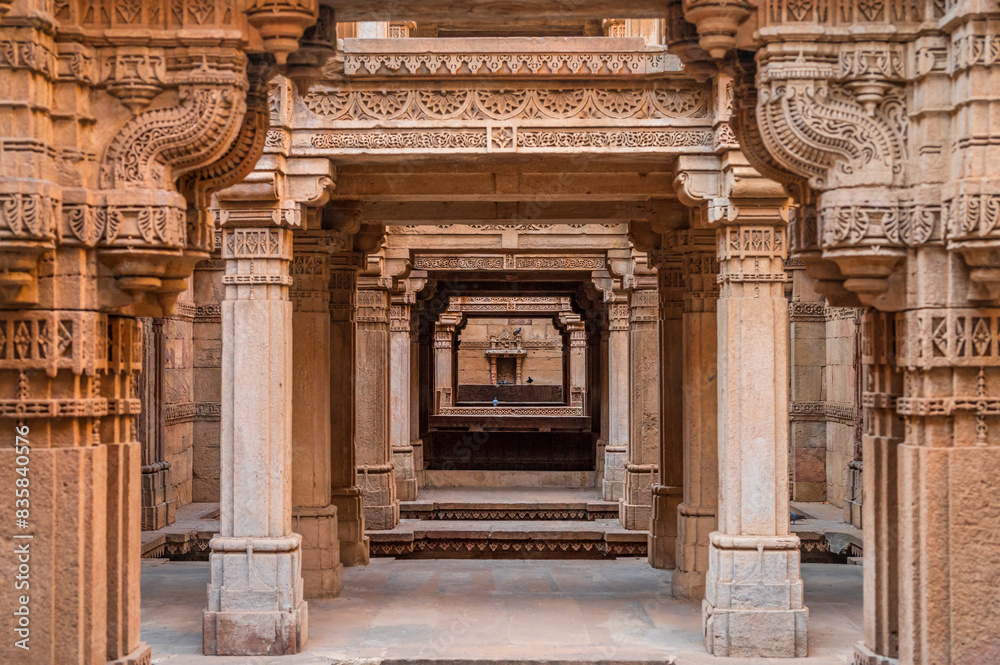 Fototapeta premium Adalaj Stepwell or Rudabai Stepwell is a stepwell located in the small town of Adalaj, close to Gandhinagar city in the Indian state of Gujarat, India.