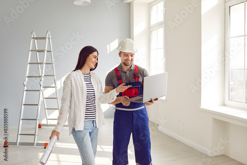 Принти на полотні Woman apartment owner discussing design construction plan with contractor