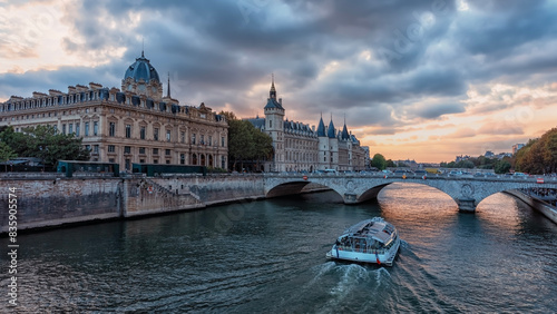 Cuadro en lienzo Conciergerie and Seine River in Paris at sunset