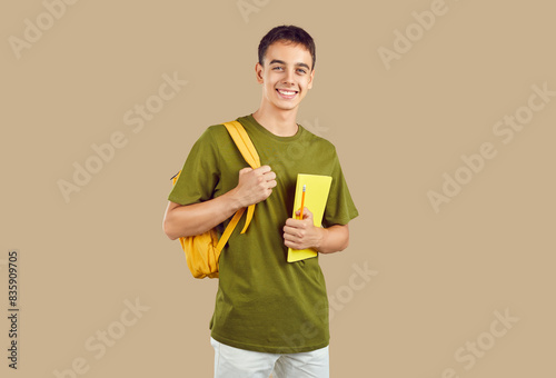 Fotografia Portrait of happy high school or college student