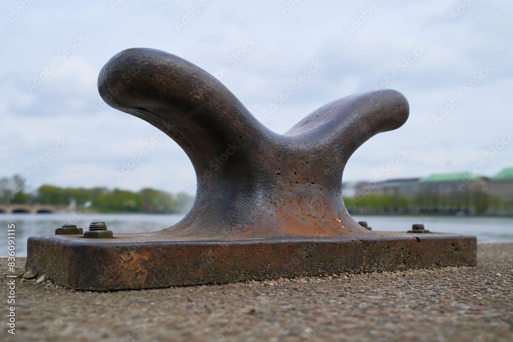 Poller an der Binnenalster in der Hansestadt Hamburg Poller an der Binnenalster in der Hansestadt Hamburg