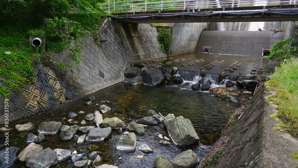 Fototapeta premium 鳴淵ダムの小川や水路