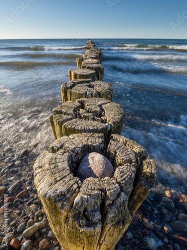 Holzbuhnen an der Ostsee