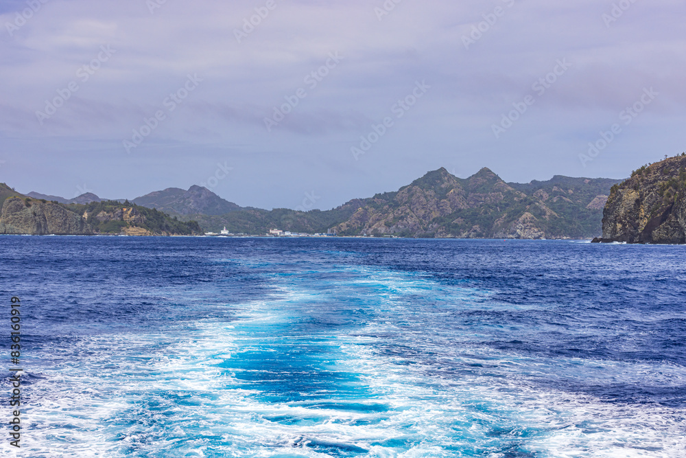 Fototapeta premium 小笠原諸島 ははじま丸から見た海景 