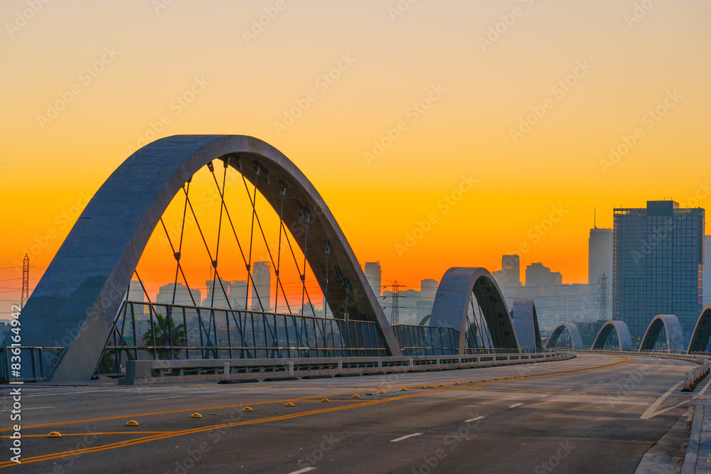 Fototapeta premium Sunset 6th Street Bridge Arch Pattern, Los Angeles