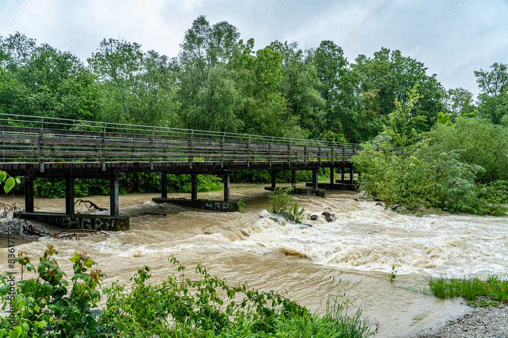 Isar Hochwasser rund um die Thalkirchner Brücke in München Isar Hochwasser rund um die Thalkirchner Brücke in München