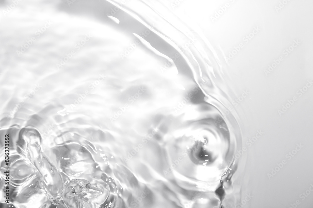 The water surface is clear and has circular waves. The water surface is clear and has circular waves.