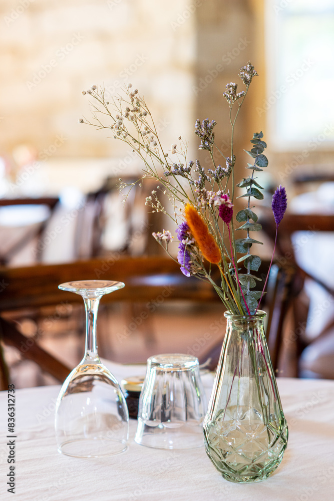 Composition florale (fleurs séchées) table de mariage Composition florale (fleurs séchées) table de mariage