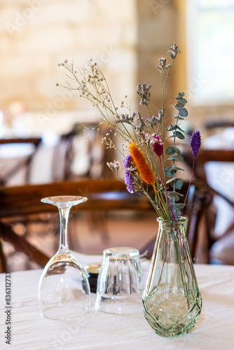 Composition florale (fleurs séchées) table de mariage