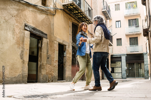 Canvas Print Happy senior couple of tourist having fun dancing at city street during vacation