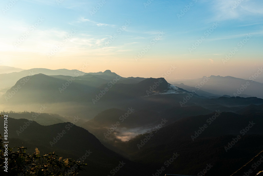 Obraz premium sunrise in the mountains, Sri Lanka