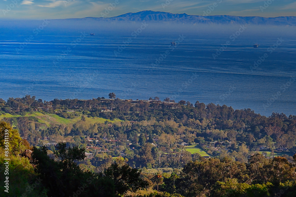 Obraz premium Hiking on the Buena Vista trail in Montecito California