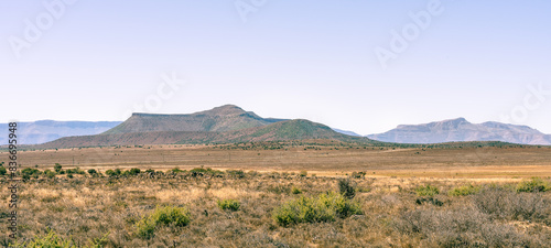 Foto Mountain range in the Karoo with shrubs growing