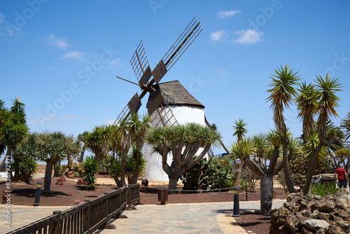 Alte Windmühle auf der Insel Fuerteventura
 photo