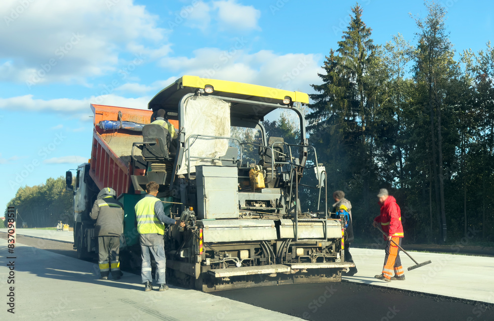 Obraz premium Highway construction. Asphalt paver machine on road work. Road Machinery at road construction. Concrete Paving works, road concreting. Asphalt pavement, concrete pavement. Highway concrete pavement