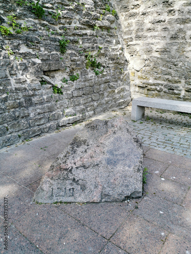 Garten des dänischen Königs in der Altstadt Tallin in Estland, wo die dänische Fahne Dannebrog im Jahre 1219 von Himmel fiel. photo