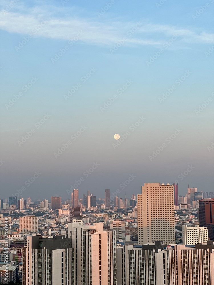 Fototapeta premium city skyline at dusk