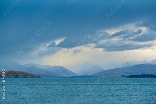Cuadro en lienzo View of storm clouds over mountain from Lake Tekapo, Canterbury, New Zealand